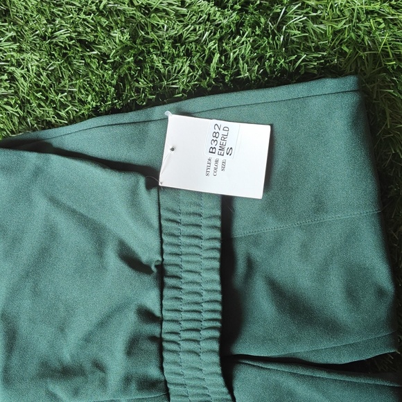 2 Skinny Pants And Top - Picture 11 of 16